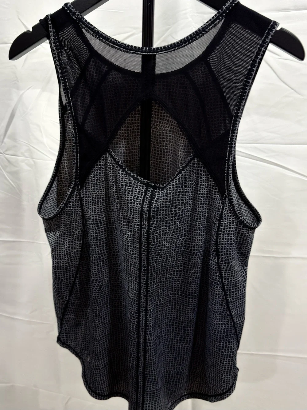 Lululemon Size 8 Black White Print Mesh Racerback Workout Tank Top